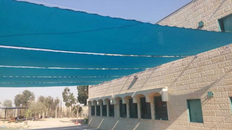 רשת 320 גר 97% צל עם תקן ישראלי ומעכב בערה נעה על כבלים